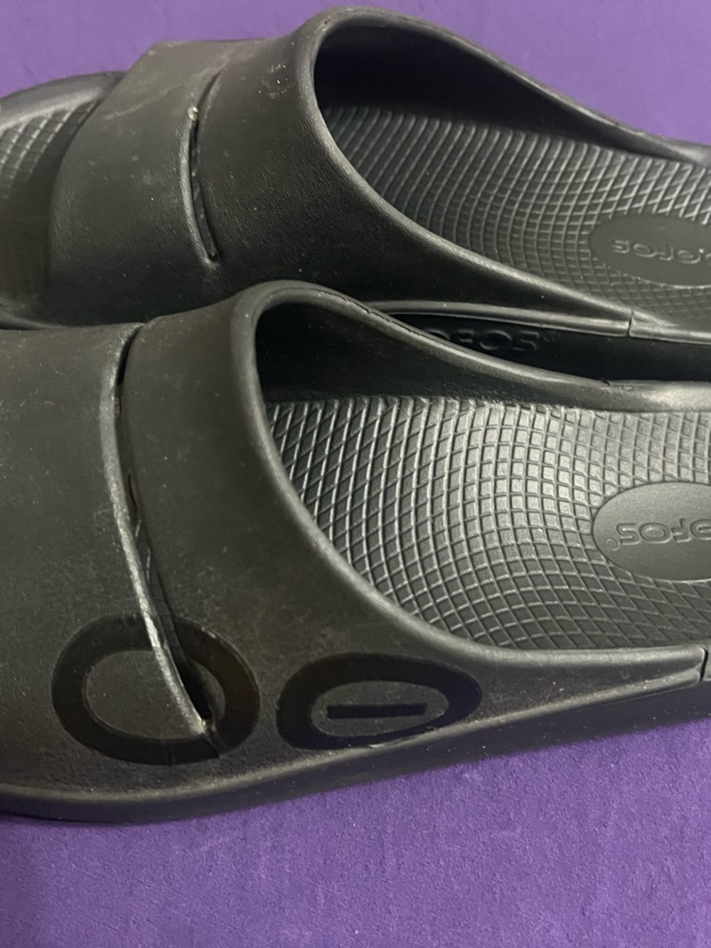 OOFOS Black Comfort Recovery Slides